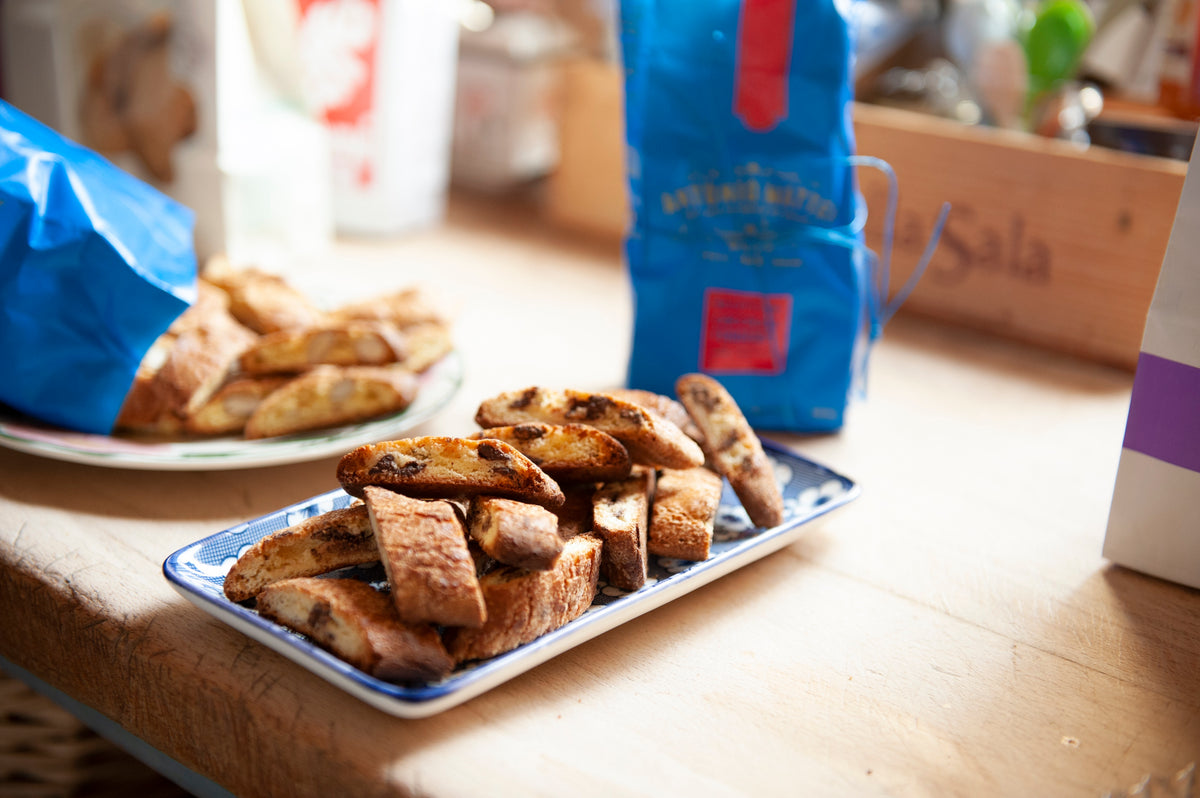 Chocolate Almond Biscuits — Antonio_Mattei_Biscottificio_Biscotti_Cantucci_Cioccolato_Colazione_Ambientata.jpg